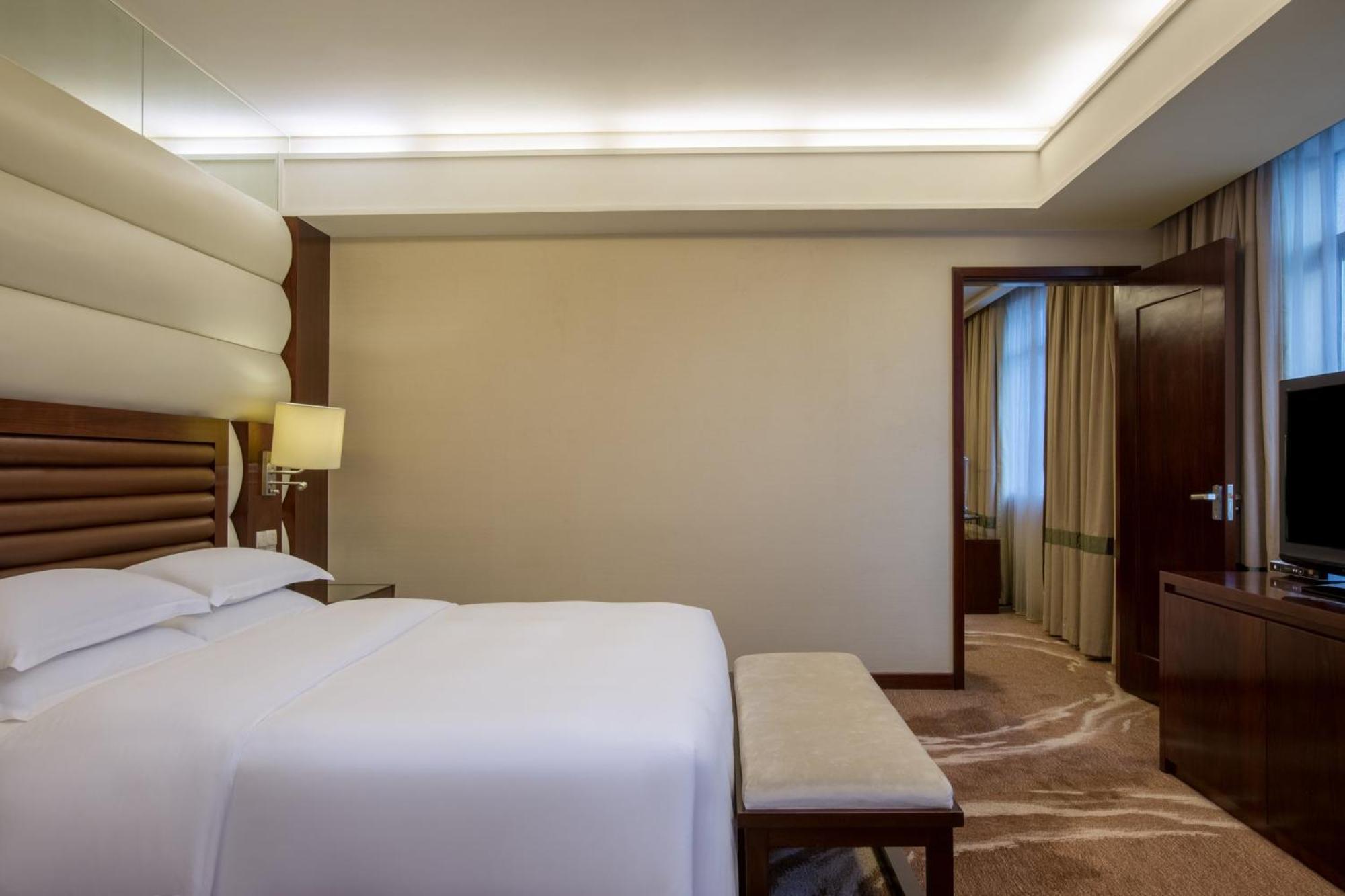 Crowne Plaza Foshan By Ihg - Canton Fair Free Shuttle Bus Bagian luar foto